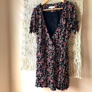 Loft sz 4 wrap romper shorts